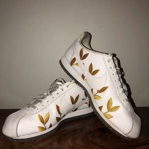 Nike Classic Cortez 8.5 gold leaf motif